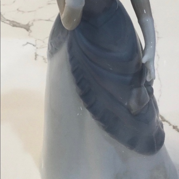 Vintage Porcelain Lady - Picture 3 of 5